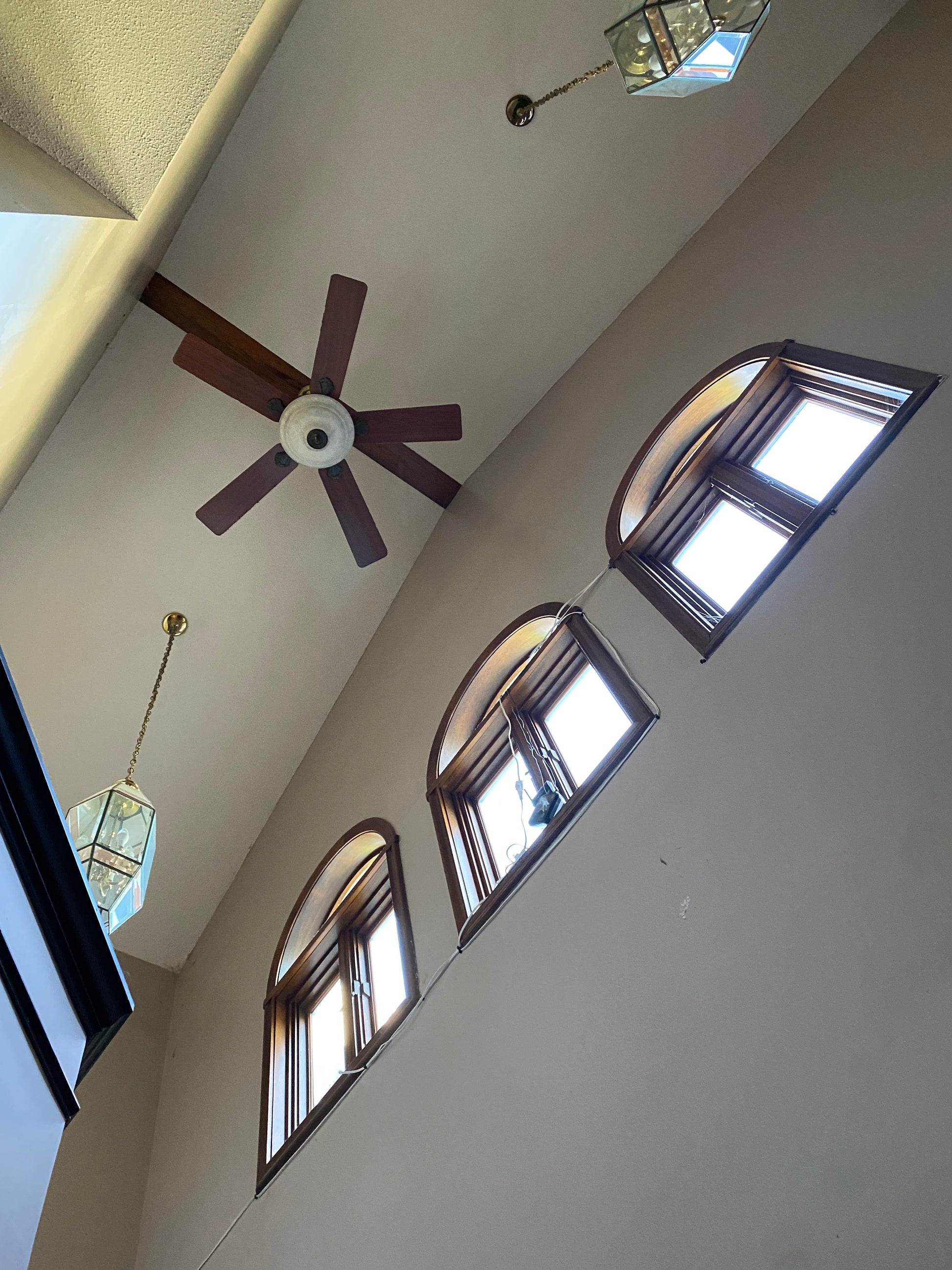 Ceiling with recessed lights and a ceiling fan
