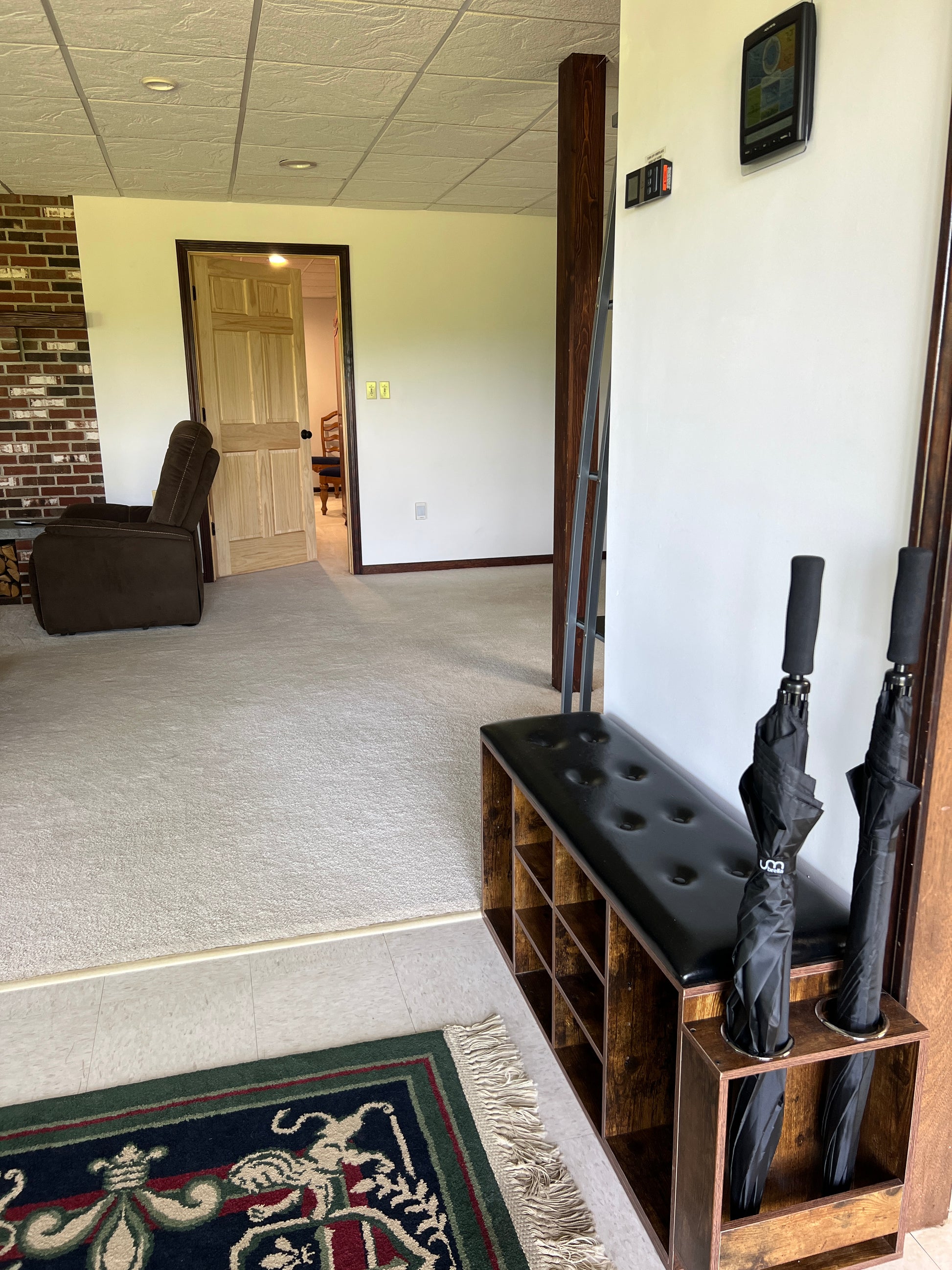 Guest suite walls and a rug on the floor. Nature View NH Estate