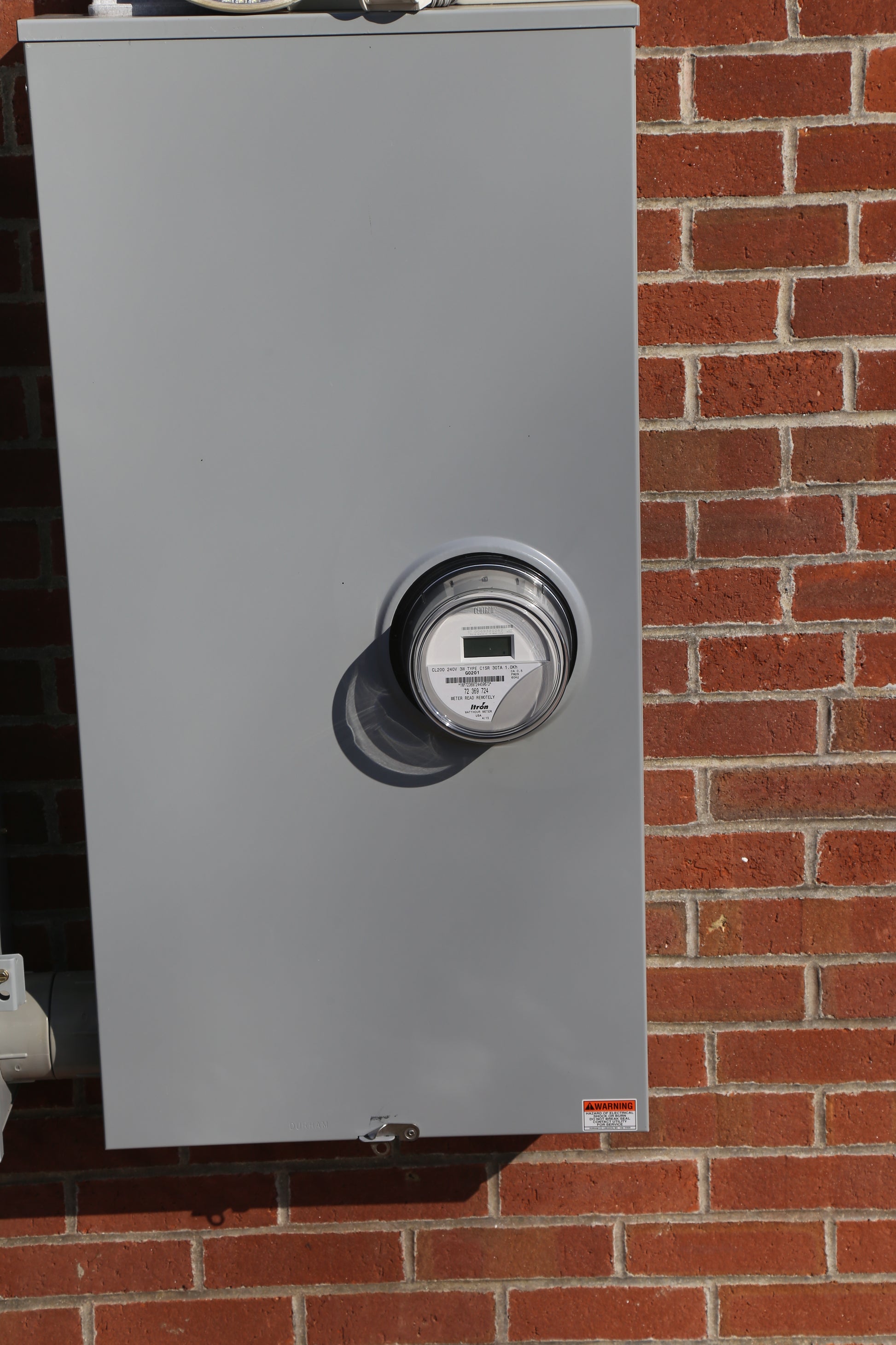 Electrical 400 amp meter panel  with shut off mounted on a brick wall