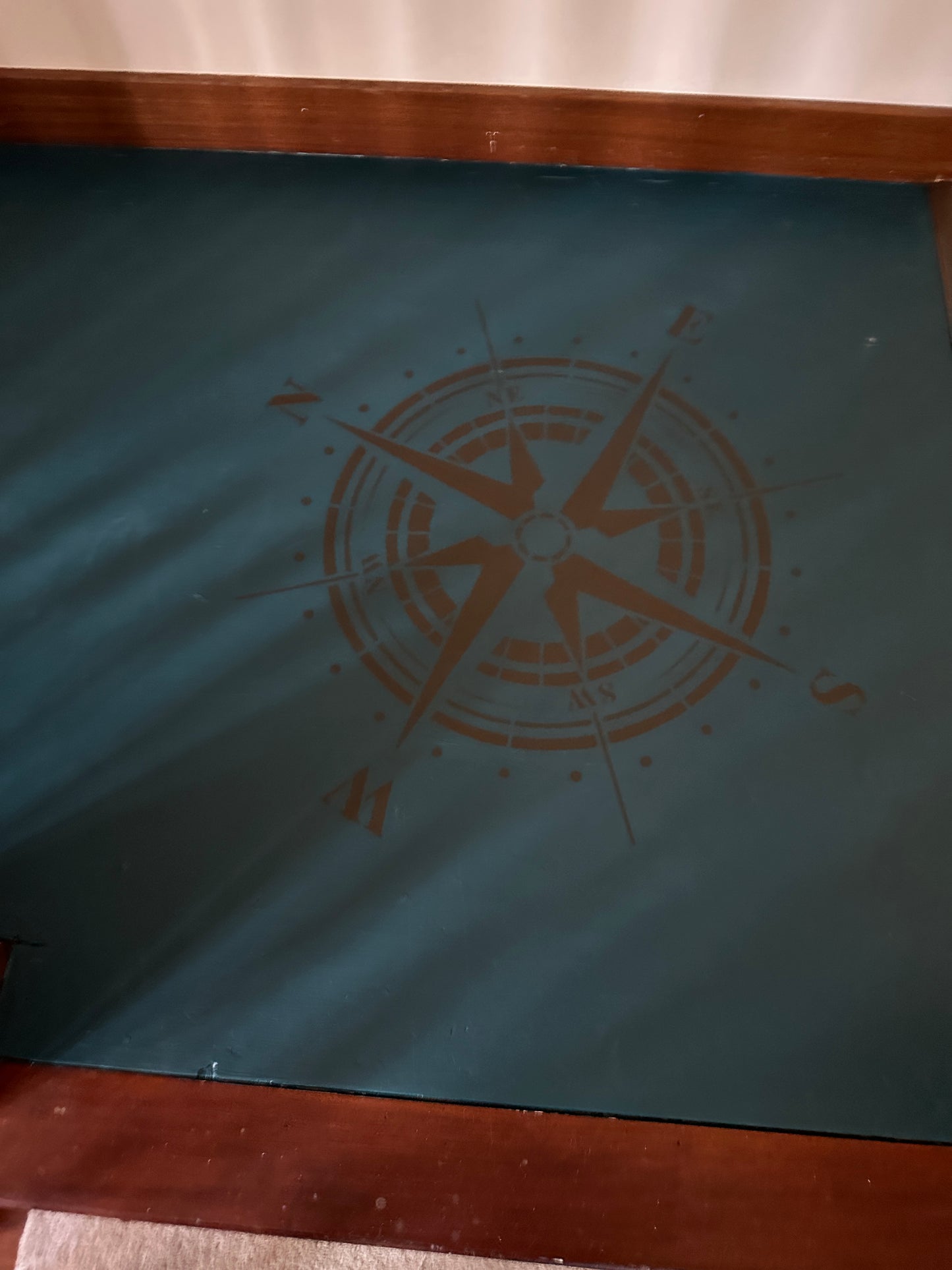 Decorative screen with compass design on a blue background