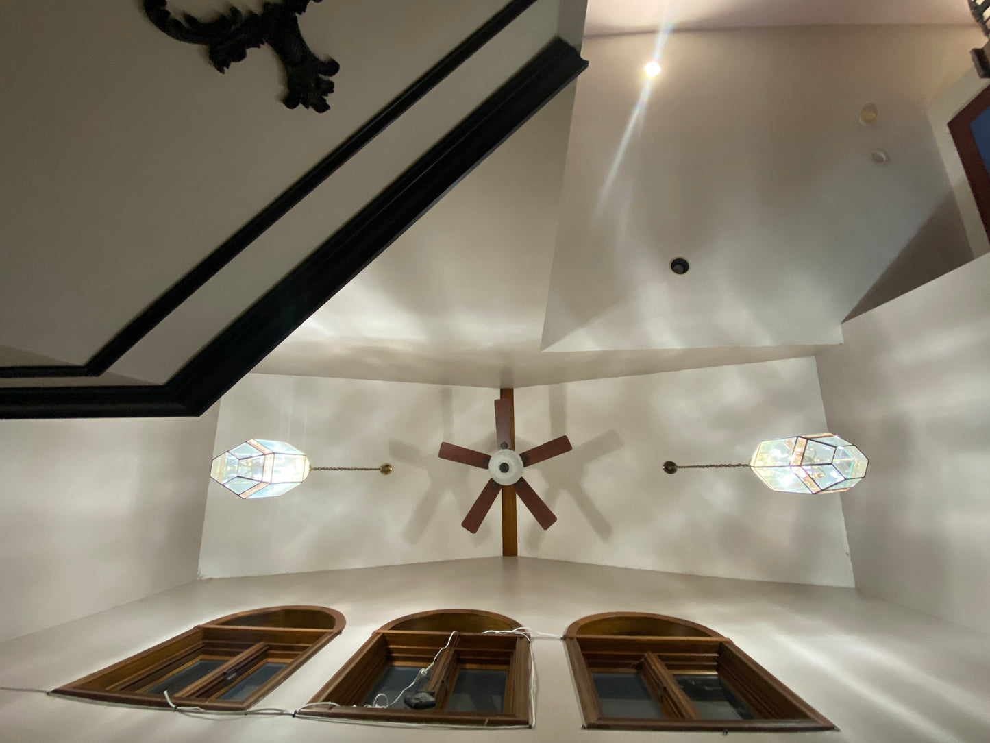 Ceiling with a fan and decorative lights in a room.