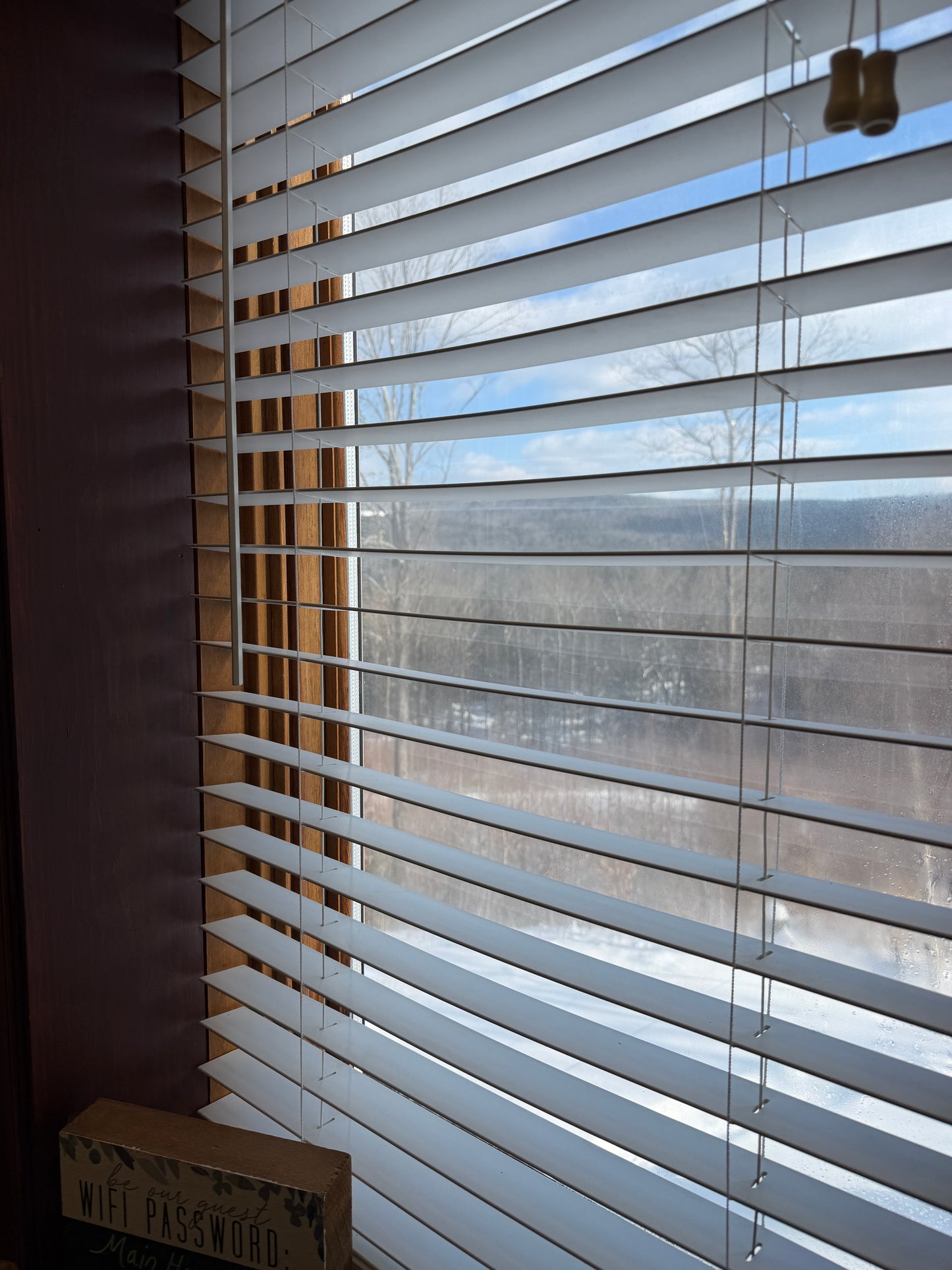 Ceiling with horizontal slats and a window in the background