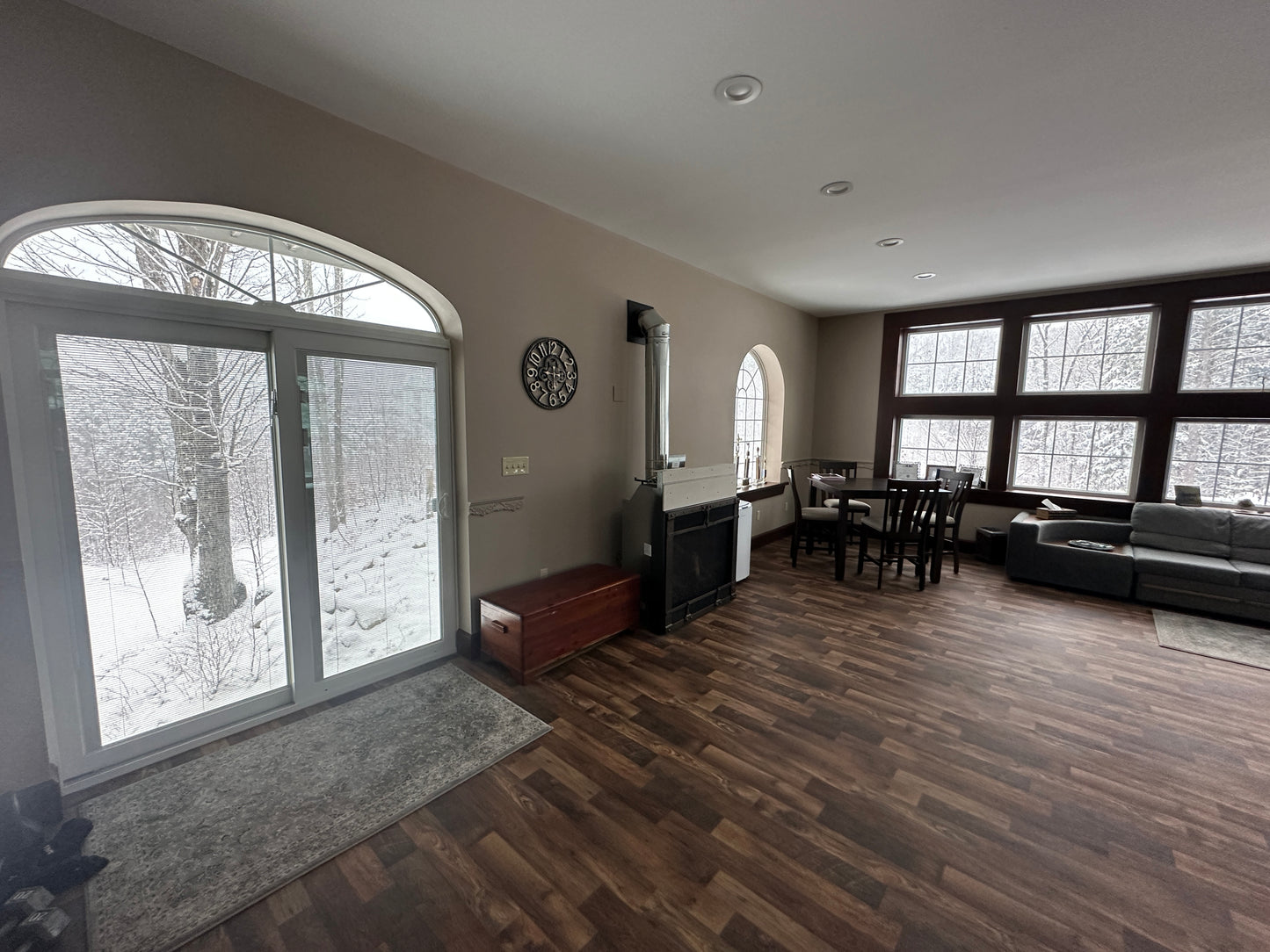 Large meeting room with large windows showing a snowy landscape with fireplace